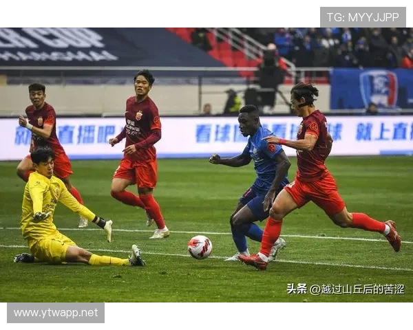 上海申花边路利用有限，进攻宽度不足问题显现，对进攻体系形成制约