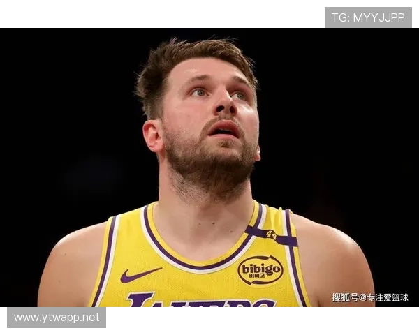 东契奇篮球场上秒变严肃，生活里却是钻石不离手的小富婆？