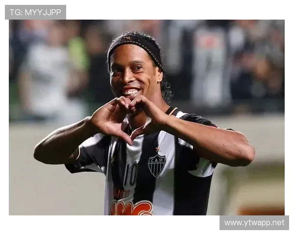 小罗退役后还在夜店蹦迪，这体力是喝红牛续的？