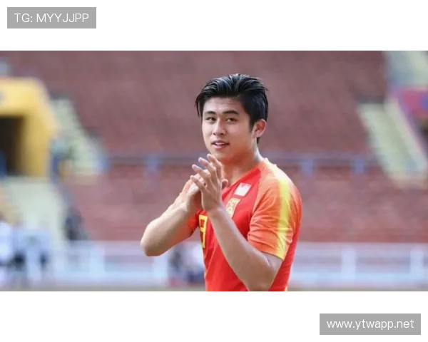 张玉宁场外的豪车比他进球还抢眼，真是让人看不懂怎么活的！